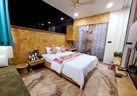 Pratishtha Hotel