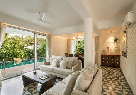 Luxe 2BHK w/ Pvt Pool & Garden by Savera Stays