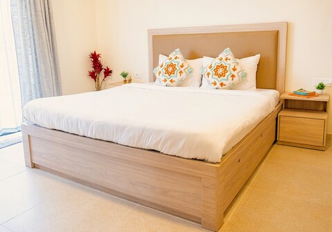 Studio apartment w/kingbed-wi-fi-pool-park at baga