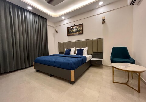 LUXURIOUS STAY | OMAXE HAZRATGANJ