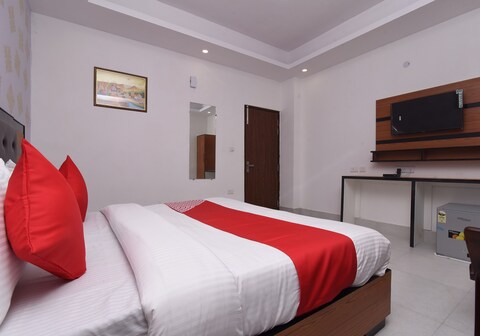 Hotel O Noida Suites