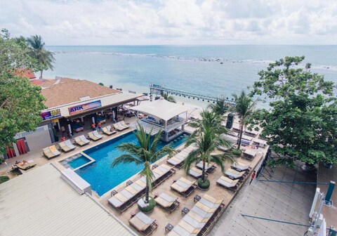 Ark Bar Beach Resort