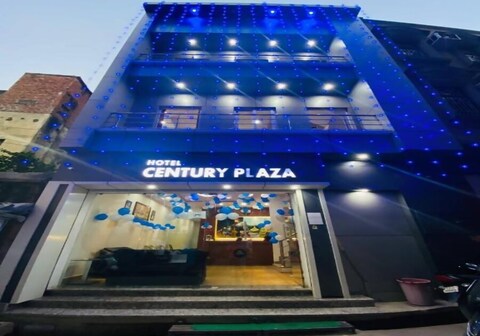 THE CENTURY PLAZA HOTEL