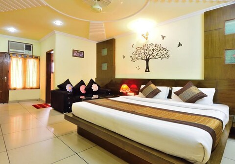 Hotel Centra Inn