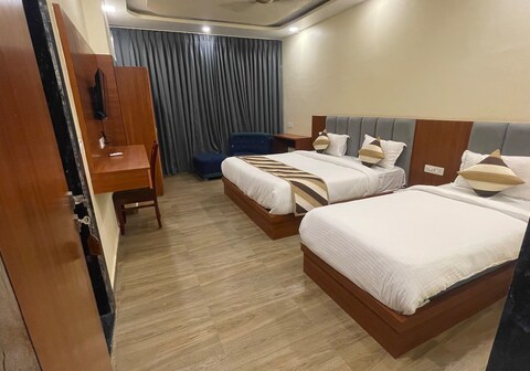 pushkar mountain valley