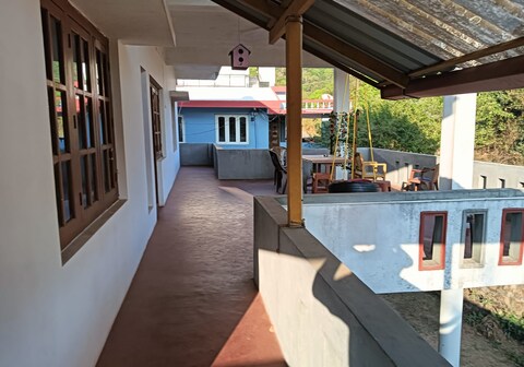 Coorg Prakruthi Paradise 5 pax Family Room