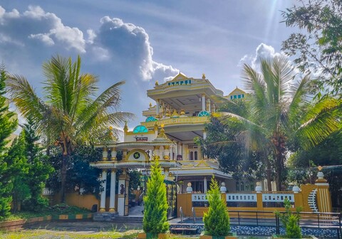 White Gold Palace Home Stay