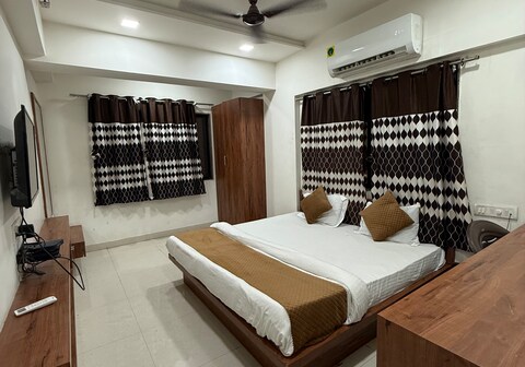 Sumukh Hotel