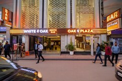 The Oak Plaza With Luxurious Restaurant & Parking, Delhi The Oak Plaza With Luxurious Restaurant & Parking, Delhi