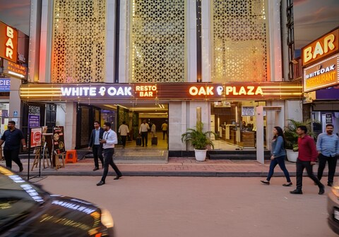 Hotel Oak Plaza Near Connaught Place & NDLS Station