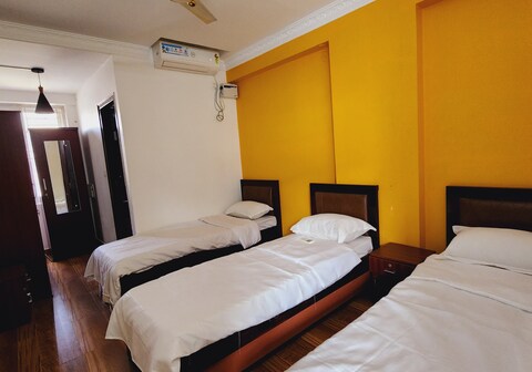 Royal Hotel & Suites