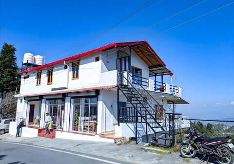 Chinar Retreat 5BR near Mukteshwar Dham by Homeyhuts