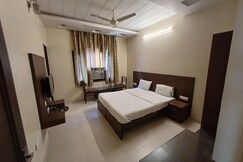 Hotel Raghav Palace - 1.5km Jaipur junction & 0.50km Sindhi camp, Jaipur Hotel Raghav Palace - 1.5km Jaipur junction & 0.50km Sindhi camp, Jaipur
