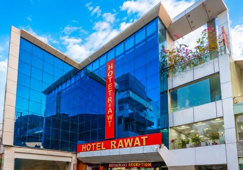Hotel Rawat - Near Railway Station