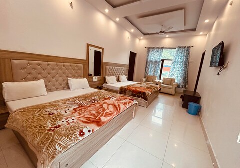 Alaknanda Motel & Restaurant