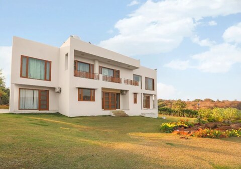 Aravali Haven: 5BHK Farm