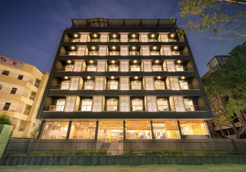 Covie Viman Nagar 102