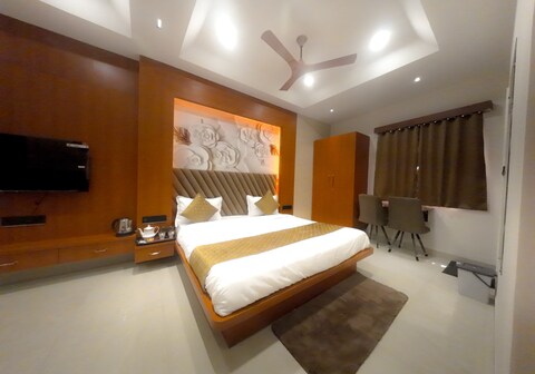 Hotel Narmada Palace