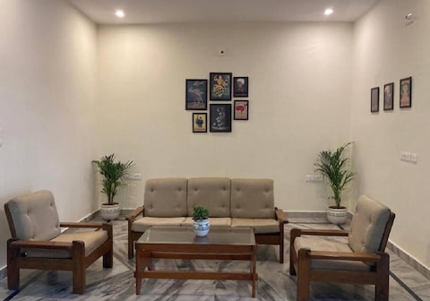 Zoeys Homestay Jammu