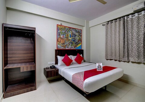 Hotel O Varcity Plaza