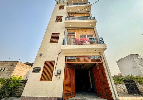 Hotel Radha Aradhya Sadan