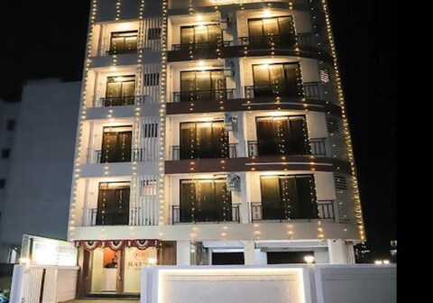 Ratna Residency