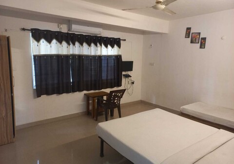 OYO 819591 Hotel Gokul