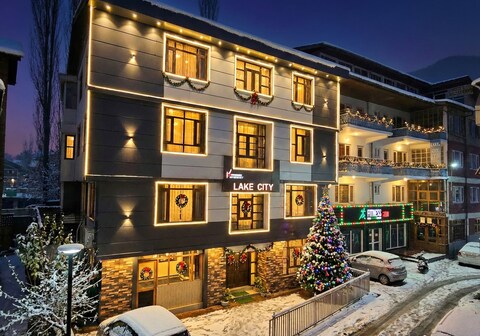 Hotel Lake City- Dal Lake