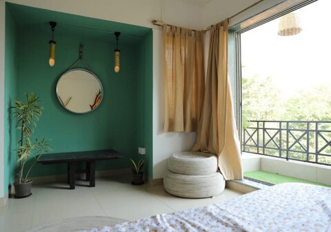 Lakeside Boheme Inn | Rooms & Tents