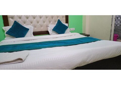 Hotel Royal Galaxy, Sector 62