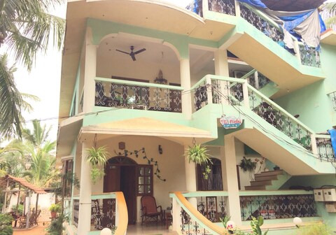 TGI FRIDAY HOLIDAY HOMES