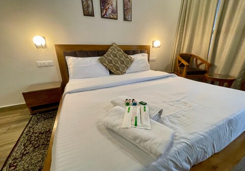 Shanti Kunjj : Lake View Cottage