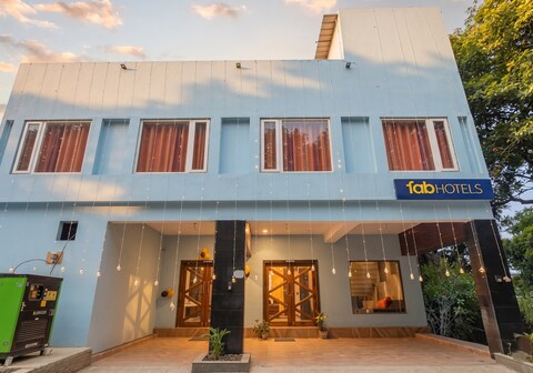 FabHotel Blueark