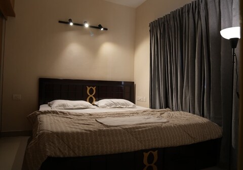 Snooze Living Brooklyn | E- City 3KM to Infosys