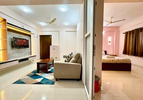 Vansa Stays - 1BHK Near Airport