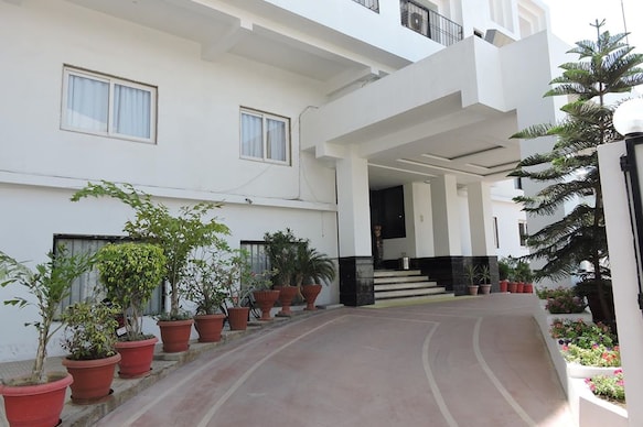 Hotel Uma Residency