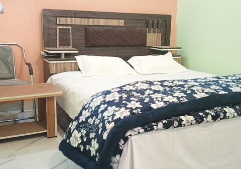 CM PAYING GUEST HOUSE