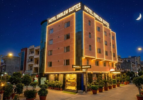 Hotel Emblem Suites By Denver, Delhi Airport