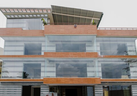 Townhouse J K Golden Embassy