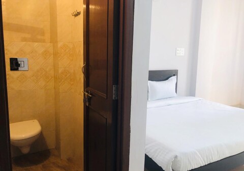 Mogli's Cafe & Hotel