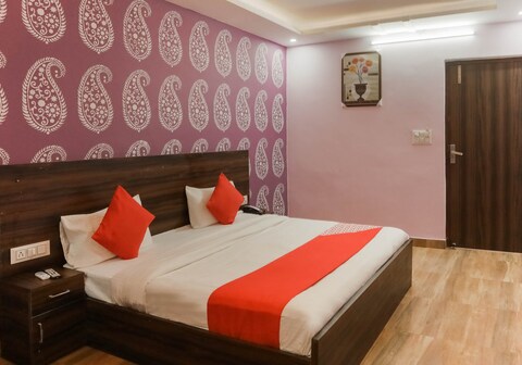 Hotel O Red Velvet Rooms & Banquet