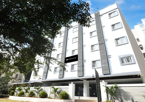 Super Townhouse IKON SUITES