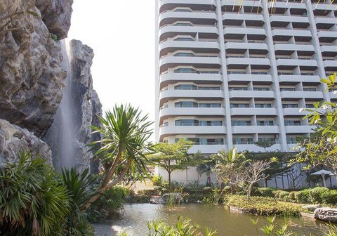 R-Con Wong Amat Suite