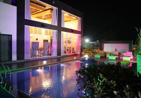 Alberto Villa -High end luxury mansion with pool