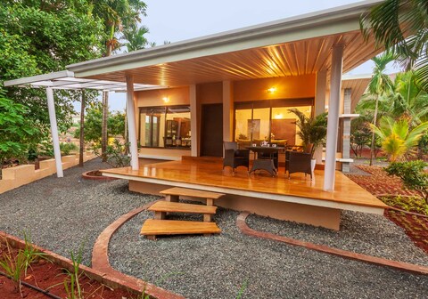 StayVista | Green Grove w/ Bonfire & Mountain View