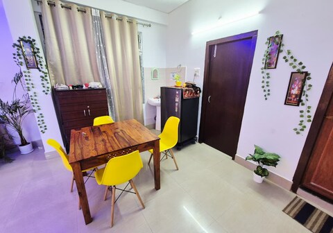 R.R Homestay | 2min walk From Hayat Hospital
