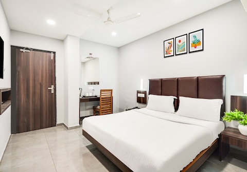 Palette by CheckIn Country Club Surat