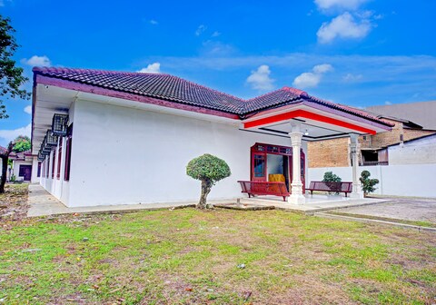 Hotel O Krakatau Near Universitas Muhammadiya Sumatra Utara ( UMSU )