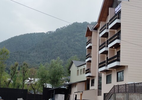 EMROZ KINGS RESORT