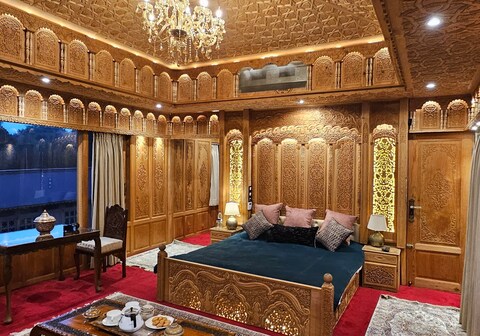 Harmukh Houseboat by Stay Pattern